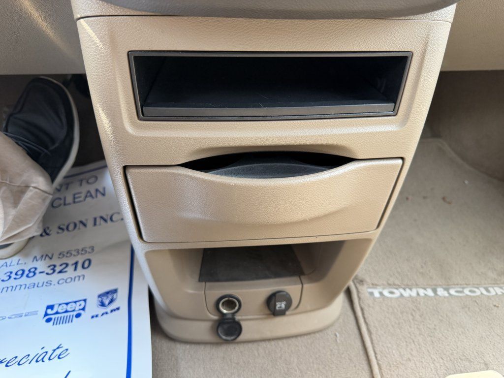 Used 2012 Chrysler Town & Country Touring w/ Entertainment Group #1 FWD image 29