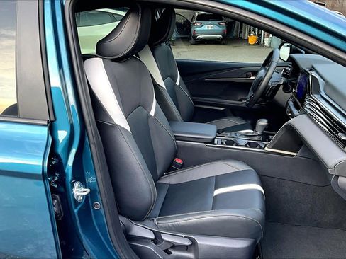 Used 2025 Toyota Camry SE image 9