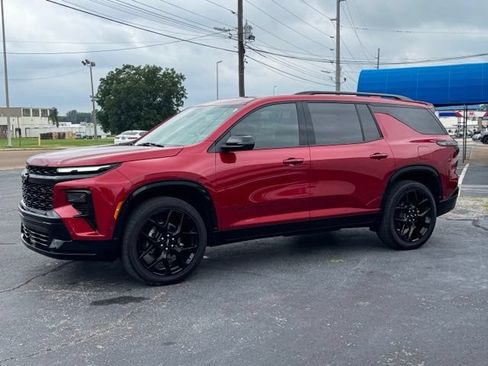 Used 2024 Chevrolet Traverse RS FWD image 3