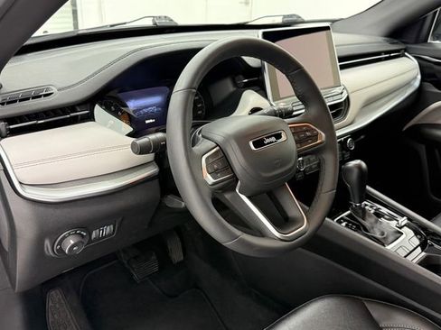Used 2025 Jeep Compass Limited AWD/4WD image 8