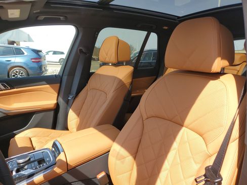 New 2026 BMW X5 xDrive40i w/ M Sport Package AWD/4WD image 7