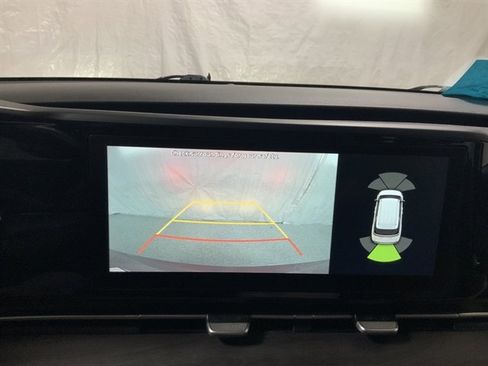 Used 2022 Kia Carnival EX image 30