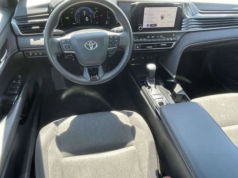 Used 2025 Toyota Camry LE image 9