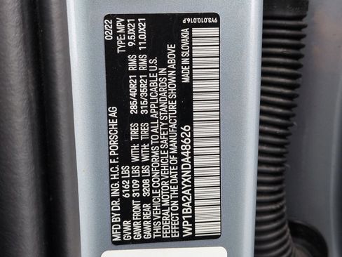 Certified 2022 Porsche Cayenne Platinum Edition w/ Premium Package image 28