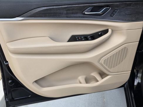 Used 2025 Jeep Grand Cherokee Limited w/ Luxury Tech Group II image 43