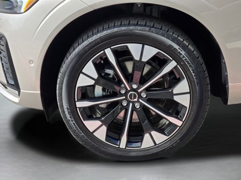 Used 2026 Volvo XC60 B5 Plus w/ Protection Package Premier AWD/4WD image 29