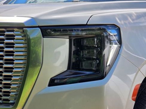 Used 2021 GMC Yukon XL Denali w/ Denali Ultimate Package AWD/4WD image 2