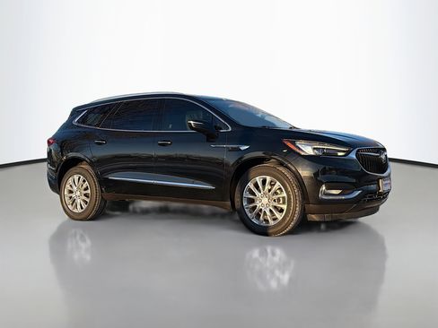 Used 2018 Buick Enclave Essence image 1