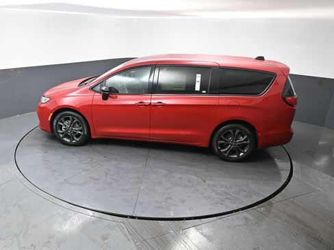 New 2026 Chrysler Pacifica Select image 33