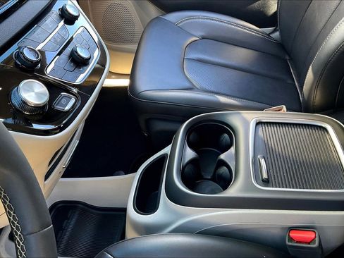 Certified 2024 Chrysler Pacifica Touring-L image 14