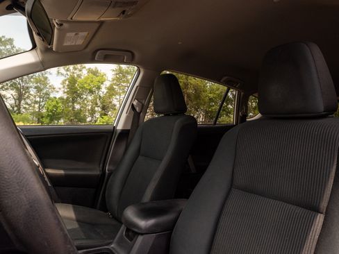 Used 2018 Toyota RAV4 LE w/ All Weather Liner Package FWD image 12