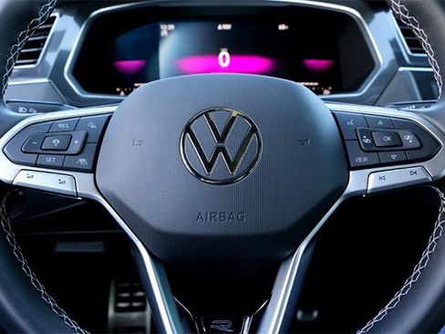 Used 2023 Volkswagen Tiguan SE R-Line image 12