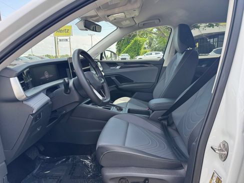 Used 2026 Volkswagen Tiguan SE AWD/4WD image 29