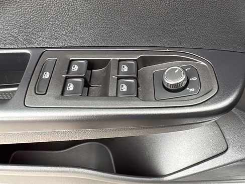 Certified 2025 Volkswagen Taos S FWD image 14