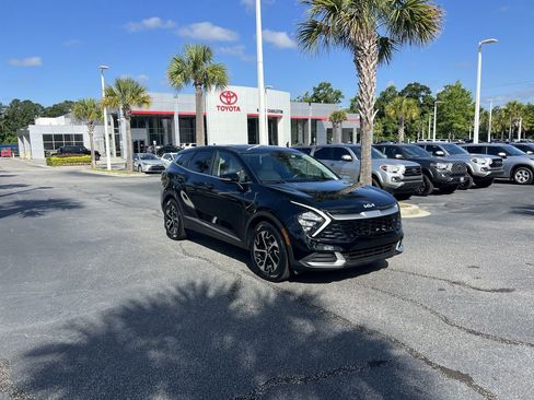 Used 2023 Kia Sportage EX FWD image 2