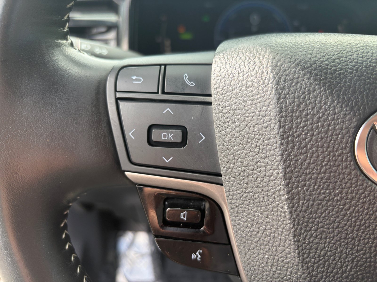 Used 2025 Toyota Camry SE FWD image 14
