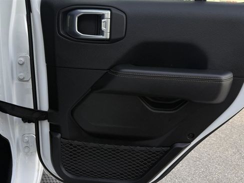 Used 2021 Jeep Wrangler Unlimited Sahara AWD/4WD image 34