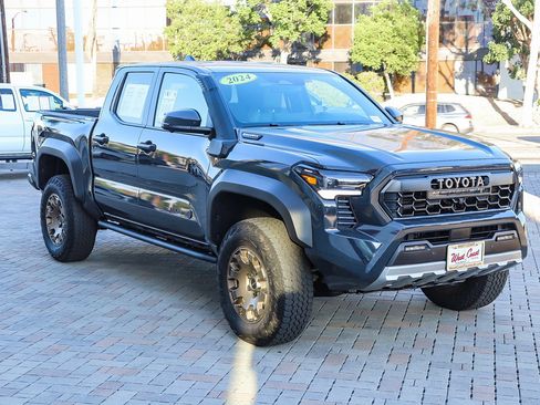 Used 2024 Toyota Tacoma Trailhunter image 3
