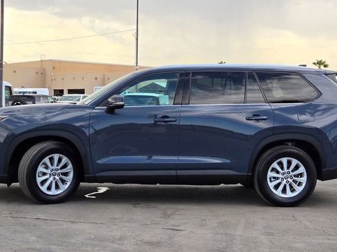 Used 2025 Toyota Grand Highlander AWD Hybrid image 7