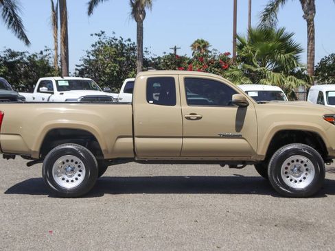 Used 2017 Toyota Tacoma TRD Sport w/ Tow Package (A/T) AWD/4WD image 10