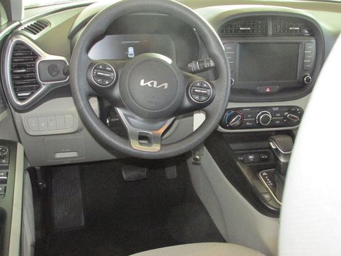 Used 2025 Kia Soul LX w/ LX Technology Package image 13