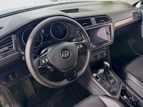 Used 2021 Volkswagen Tiguan SE image 12