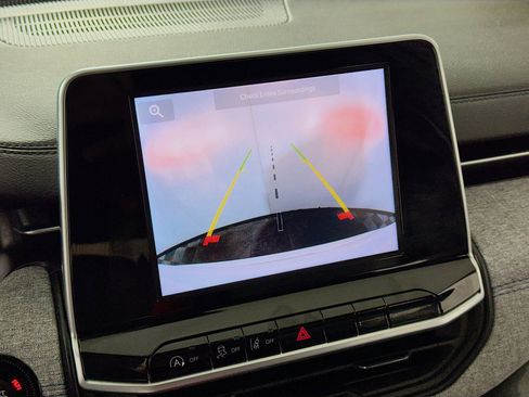 Used 2025 Jeep Compass Latitude image 2