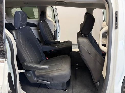 Used 2024 Chrysler Voyager LX image 23