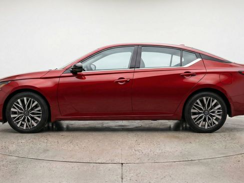 Used 2025 Nissan Altima 2.5 SV image 5