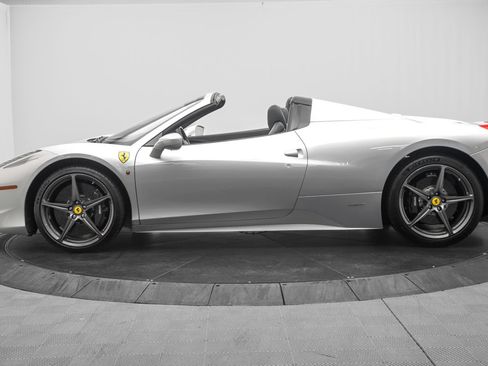 Used 2012 Ferrari 458 Spider RWD image 4