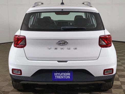 Certified 2024 Hyundai Venue SEL FWD image 11