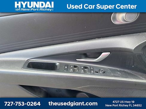 Used 2023 Hyundai Elantra SE image 9
