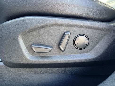 Used 2023 Ford Edge SEL image 18