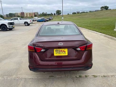 Used 2025 Nissan Altima 2.5 SV FWD image 3