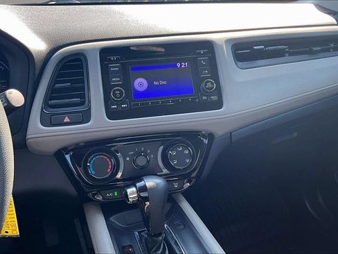 Used 2020 Honda HR-V LX image 9