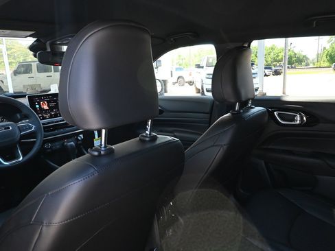 New 2026 Jeep Compass Latitude image 19