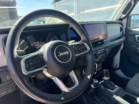 Used 2024 Jeep Wrangler Unlimited Sahara AWD/4WD image 10