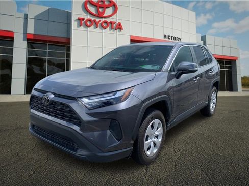 Used 2024 Toyota RAV4 LE AWD/4WD image 7