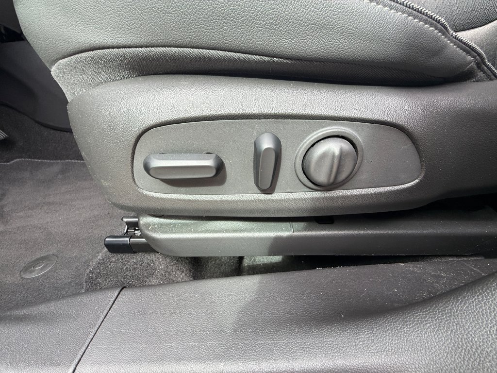 Used 2023 Buick Encore GX Select w/ Sport Touring Package FWD image 13