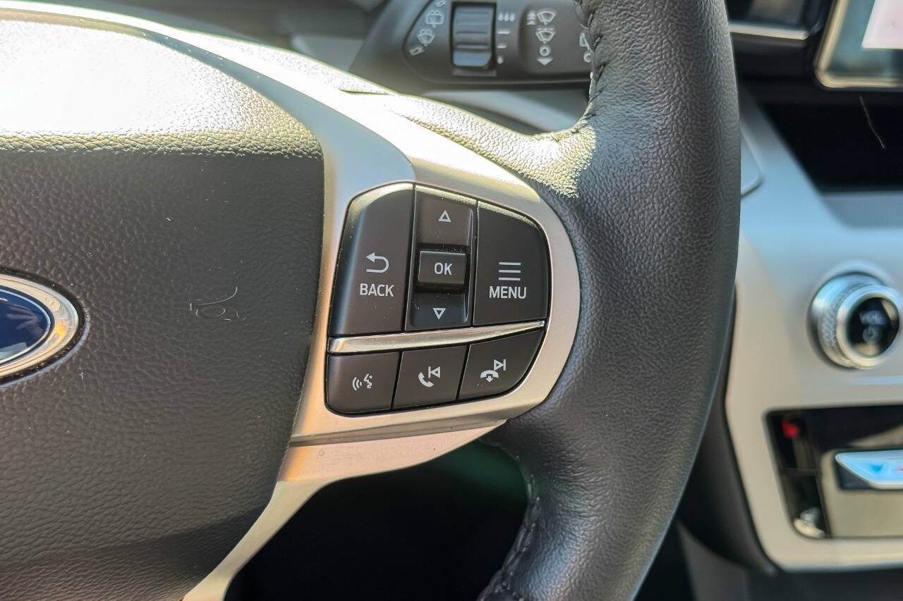 Used 2024 Ford Explorer XLT w/ Equipment Group 202A AWD/4WD image 28