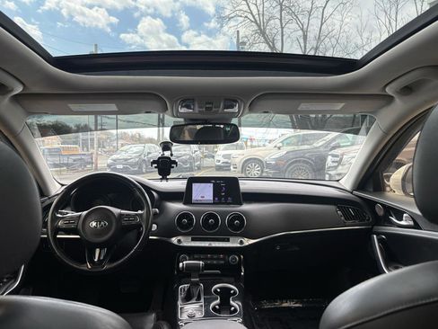 Used 2018 Kia Stinger Premium image 15