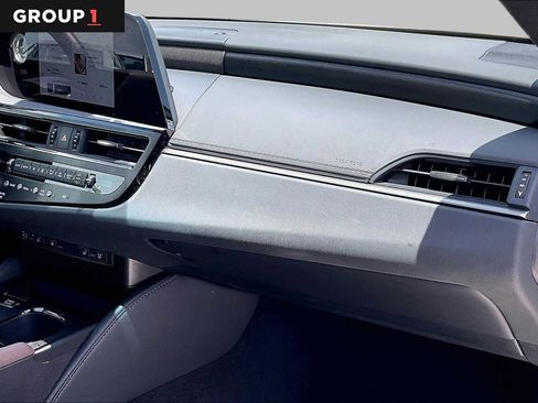 Used 2025 Lexus ES 350 w/ Premium Package FWD image 16
