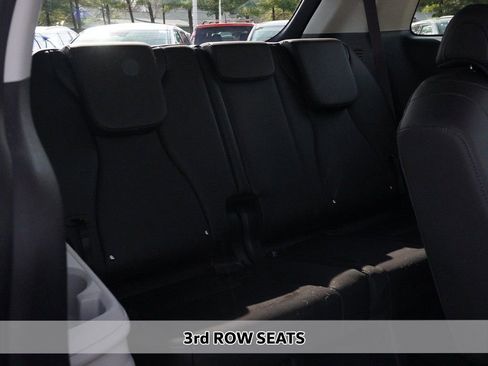 Used 2023 Kia Carnival LX FWD image 8