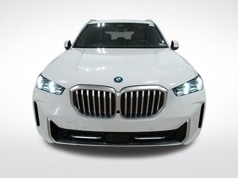 Used 2025 BMW X5 xDrive50e image 8