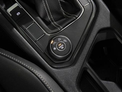 Certified 2024 Volkswagen Tiguan SE image 15