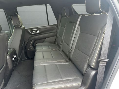 Used 2024 GMC Yukon SLT AWD/4WD image 14