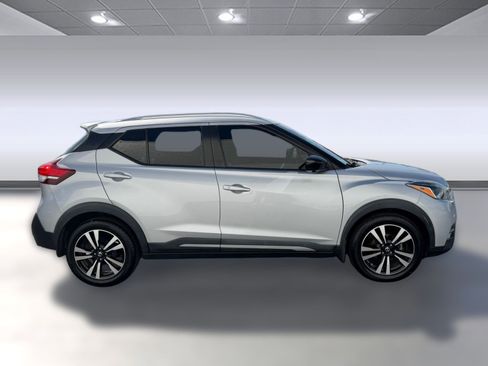 Used 2019 Nissan Kicks SR w/ SR Premium Package image 7