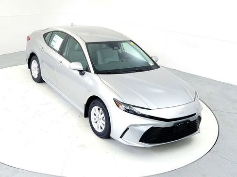 Used 2026 Toyota Camry LE AWD/4WD image 13