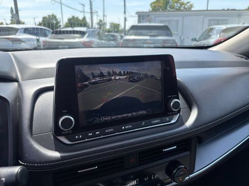 Used 2025 Nissan Rogue SV FWD image 25