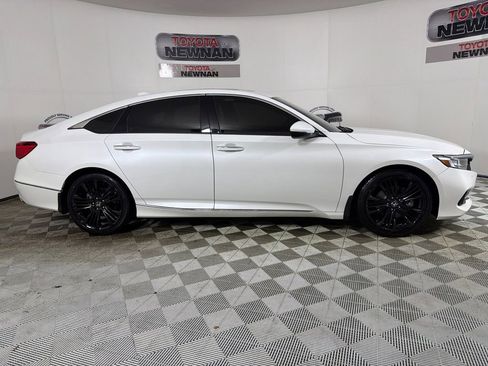 Used 2021 Honda Accord Touring image 4